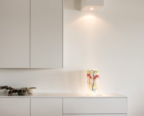 Dressoir zijdeglans wit maatwerk interieurbouwer weert jm interieurbouw maatkeukens interieur traprenovatie badmeubels sanne keijzers sannekeijzersfotografie