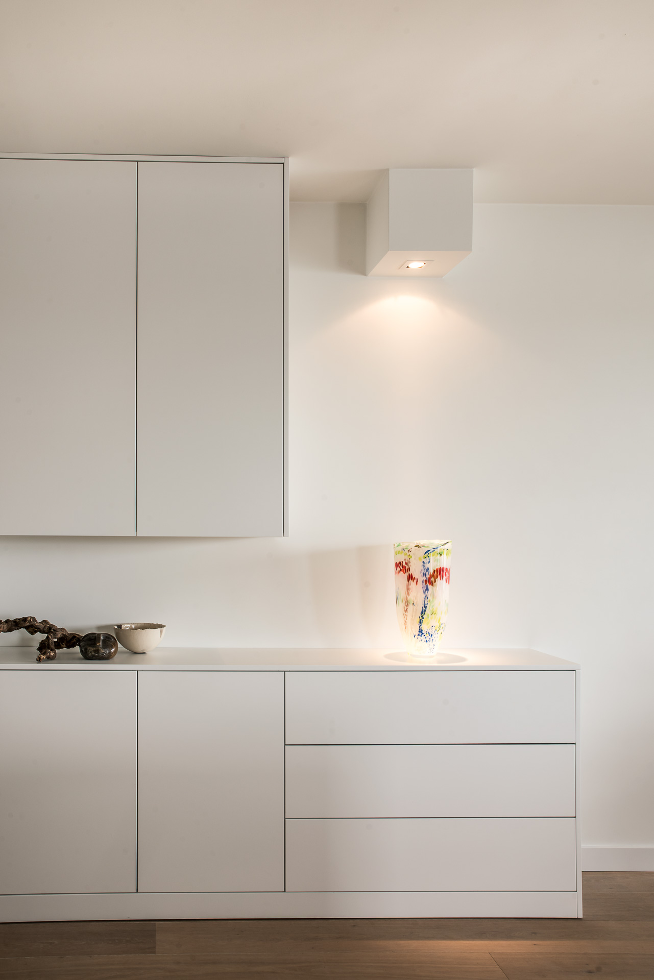 Dressoir zijdeglans wit maatwerk interieurbouwer weert jm interieurbouw maatkeukens interieur traprenovatie badmeubels sanne keijzers sannekeijzersfotografie