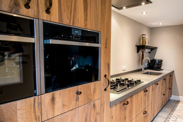 Keuken van oud eiken fineer maatwerk interieurbouwer weert jm interieurbouw maatkeukens interieur traprenovatie badmeubels sanne keijzers sannekeijzersfotografie