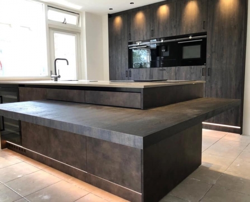 Keuken met Kookeiland leather look maatwerk interieurbouwer weert jm interieurbouw maatkeukens interieur traprenovatie badmeubels sanne keijzers sannekeijzersfotografie