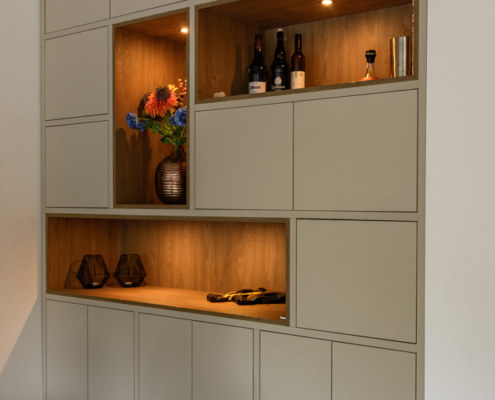 kastenwand met vakken