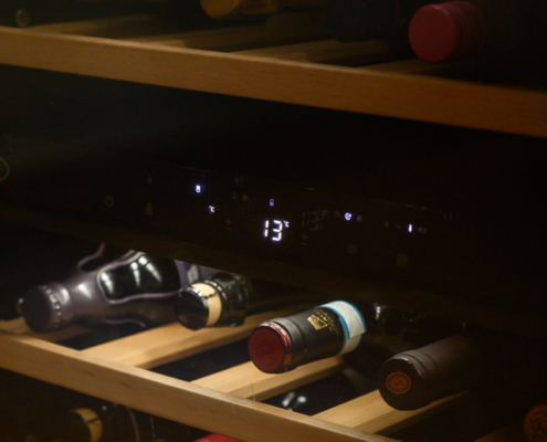 flessen wijn in klimaat wijn kast